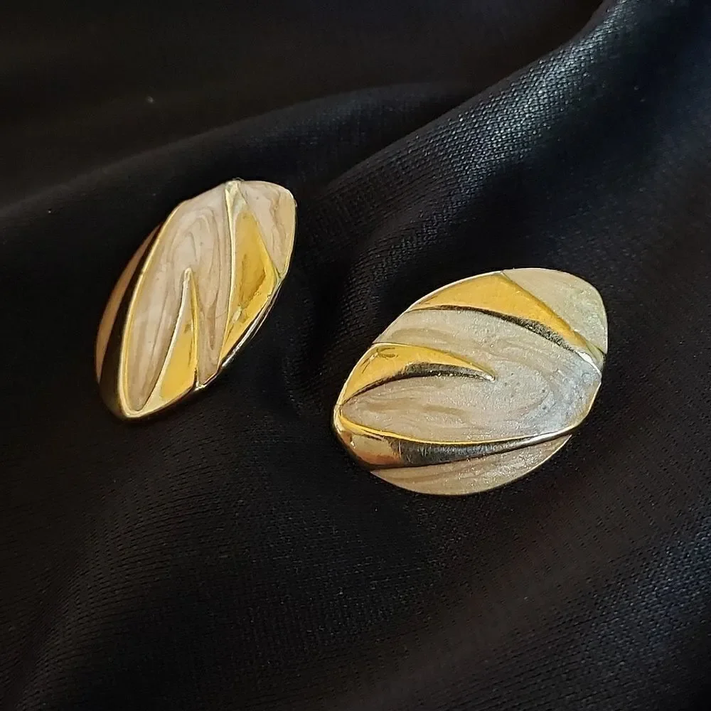 AVON GOLD PINK VINTAGE STUD EARRINGS